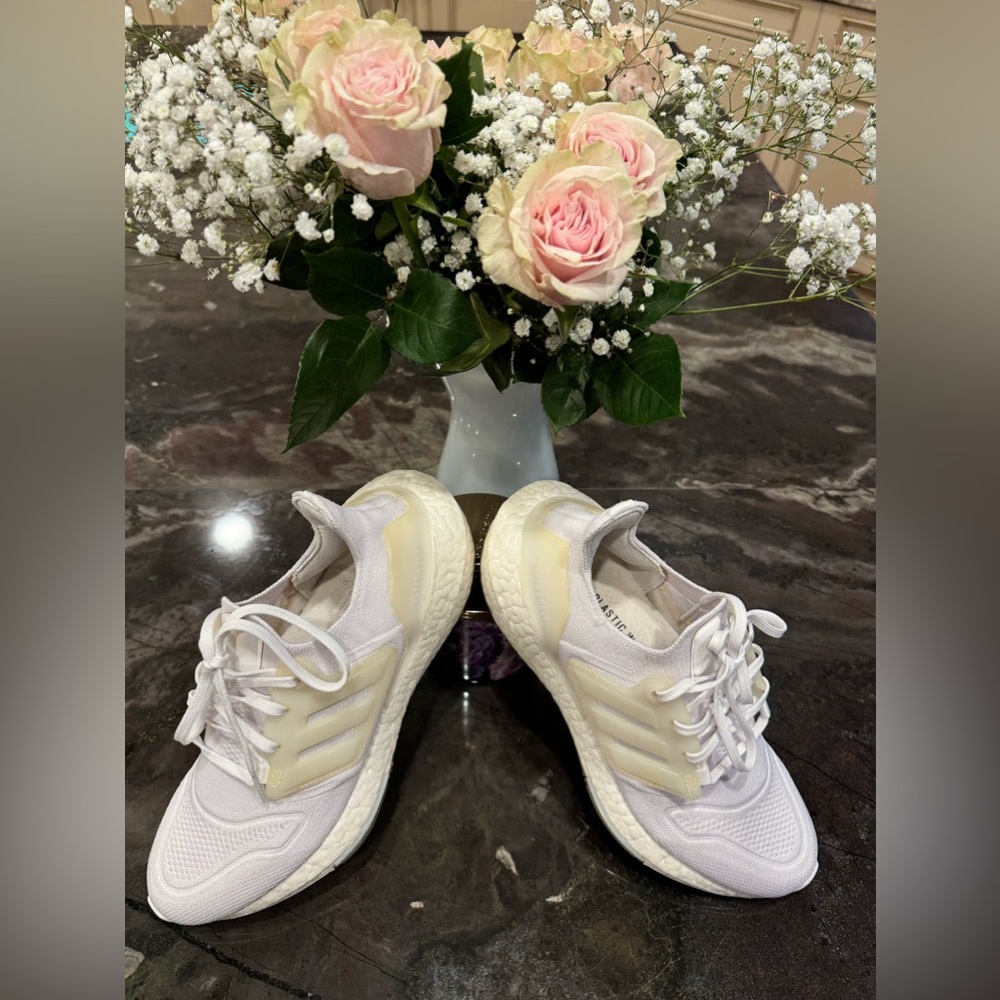 🏃‍♀️ADIDAS- Ultraboost 22 GX5590 Womens Running Shoe Triple White🏃‍♀️ - Picture 8 of 8